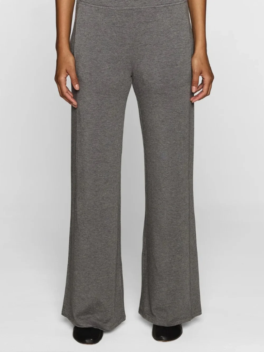 Cindy Yoga Pant | Cindy Crawford Collection | Size 2 - Picture 2 of 9